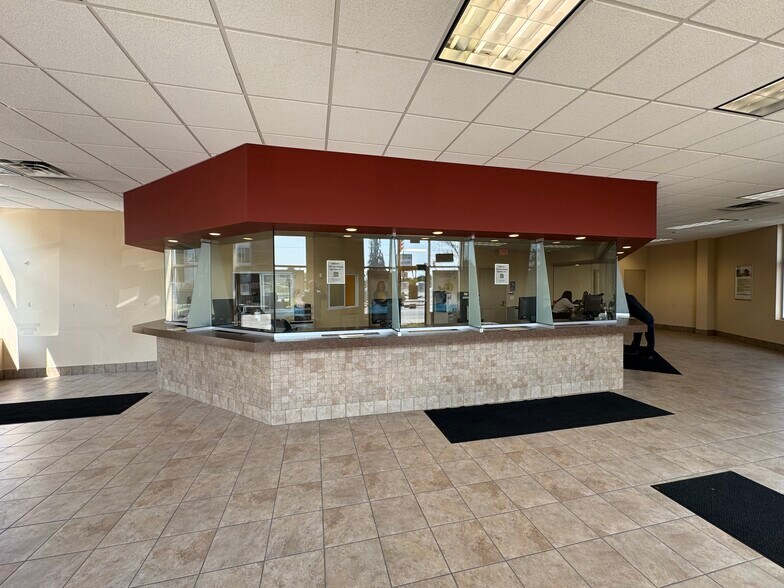 More Photos Of 1375 Huron Church Rd, Windsor Freestanding For Lease