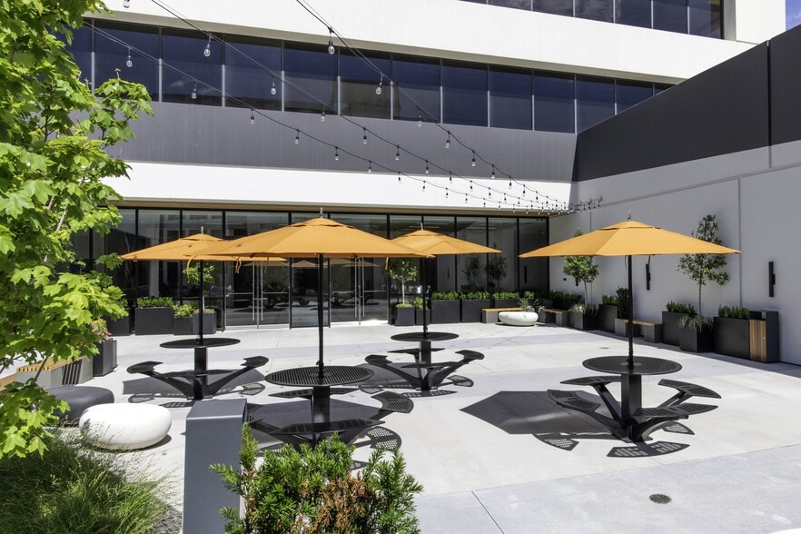 More Photos Of 100 N Central Expy, Richardson Coworking Space