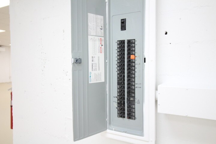 More Photos Of 609 N Railroad Ave, Boynton Beach Warehouse For Lease