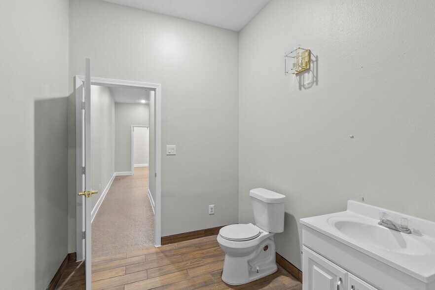 More Photos Of 7407 Fm-1488, Magnolia Medical For Lease