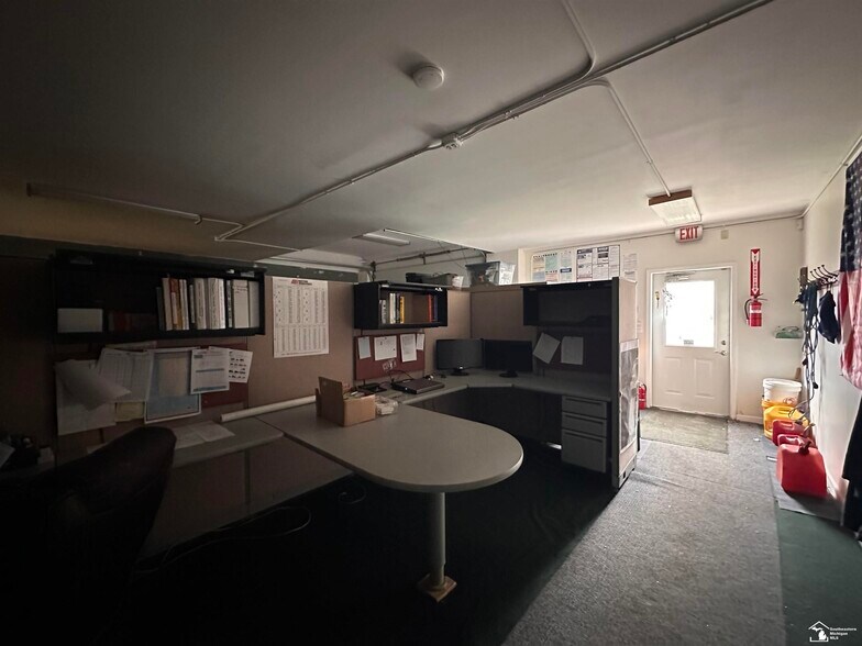 More Photos Of 420-440 Carey St, Deerfield Manufacturing For Sale