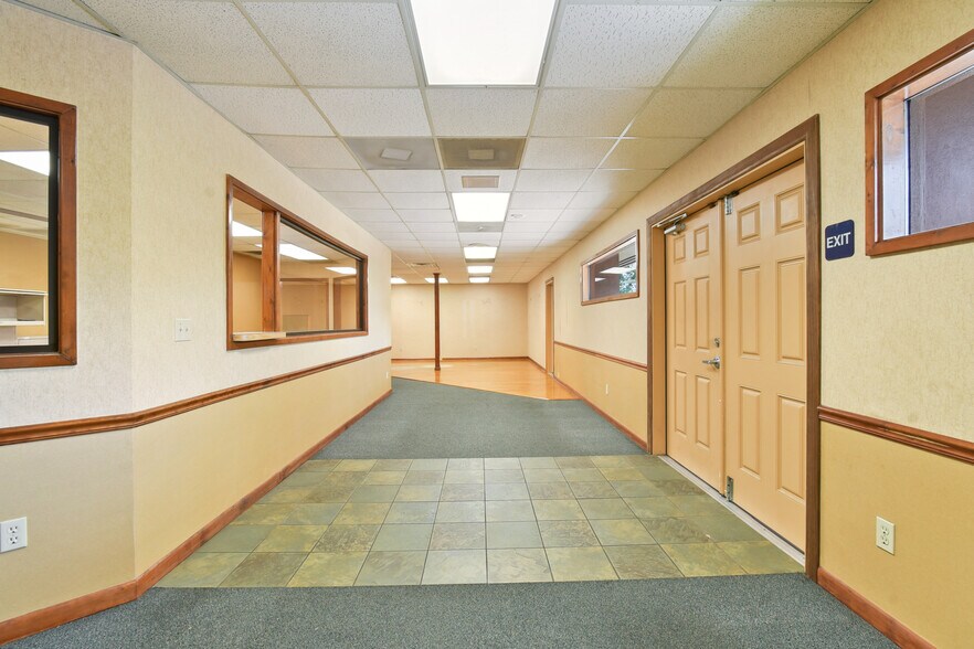 More Photos Of 953 Lane Ave S, Jacksonville Medical For Lease