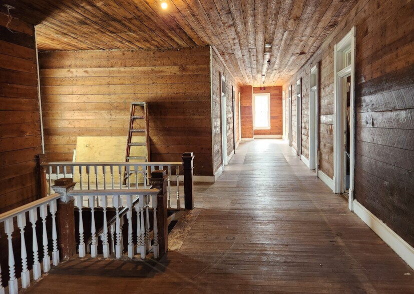 More Photos Of 101 S Commerce St, Port Lavaca Hotel For Sale