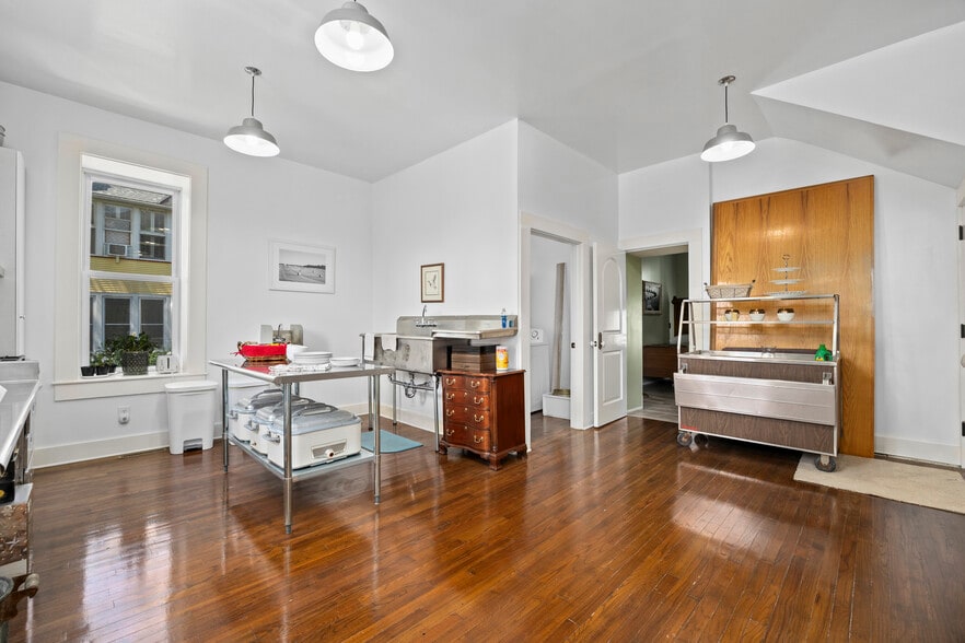 More Photos Of 403 E Adams St, Sandusky Hospitality For Sale