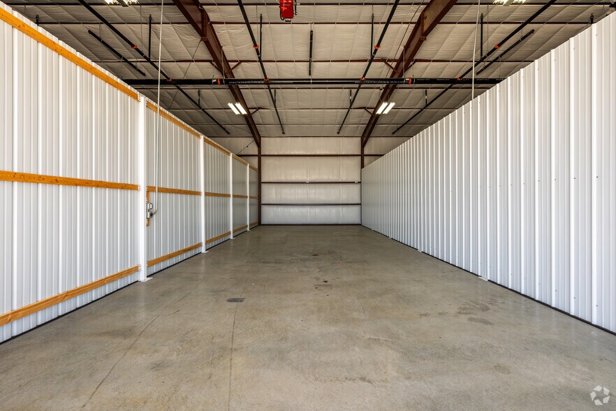 More Photos Of 14600 N US Highway 169, Smithville Self Storage For Lease