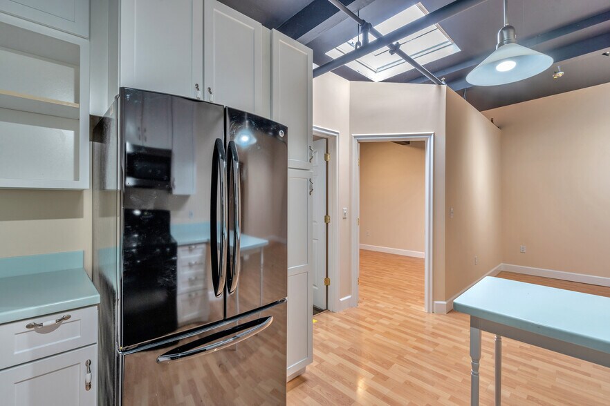 More Photos Of 74 Digital Dr, Novato Warehouse For Sale