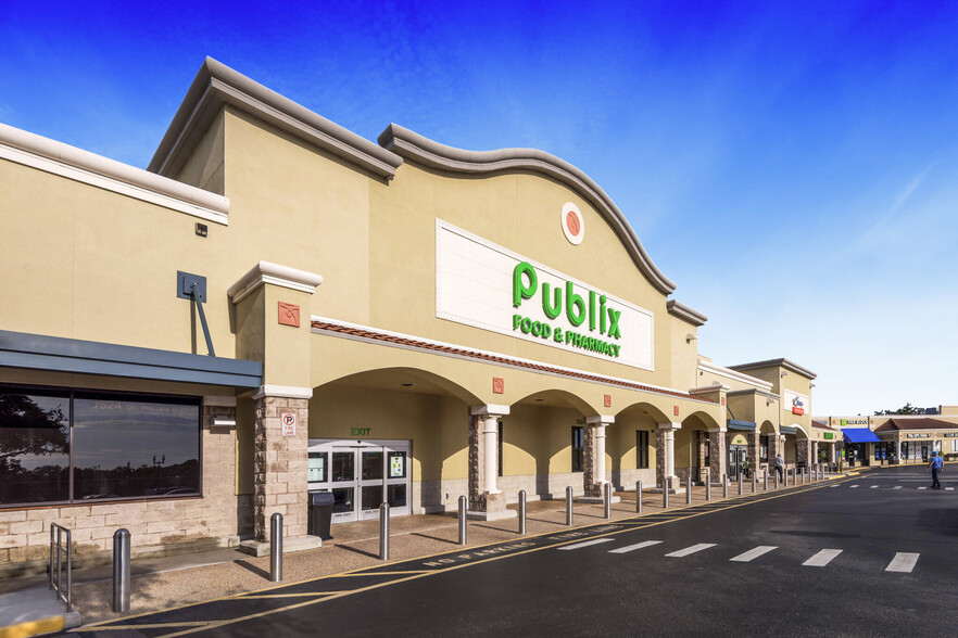 Primary Photo Of 7524 Dr Phillips Blvd, Orlando Supermarket For Lease