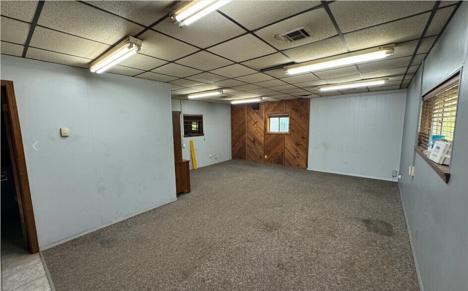 More Photos Of 1415 W Summit Ave, Ponca City Industrial For Sale