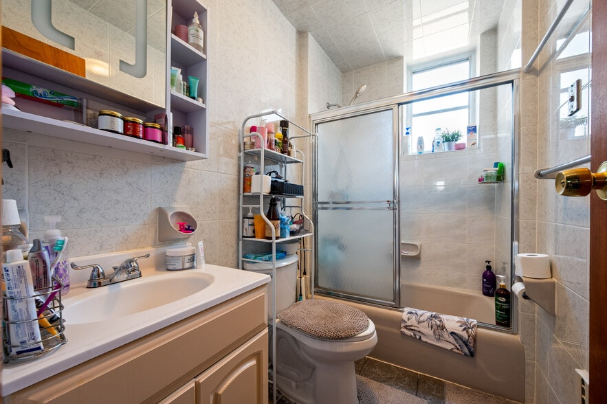 More Photos Of 2101 76th St, Brooklyn Flex For Sale