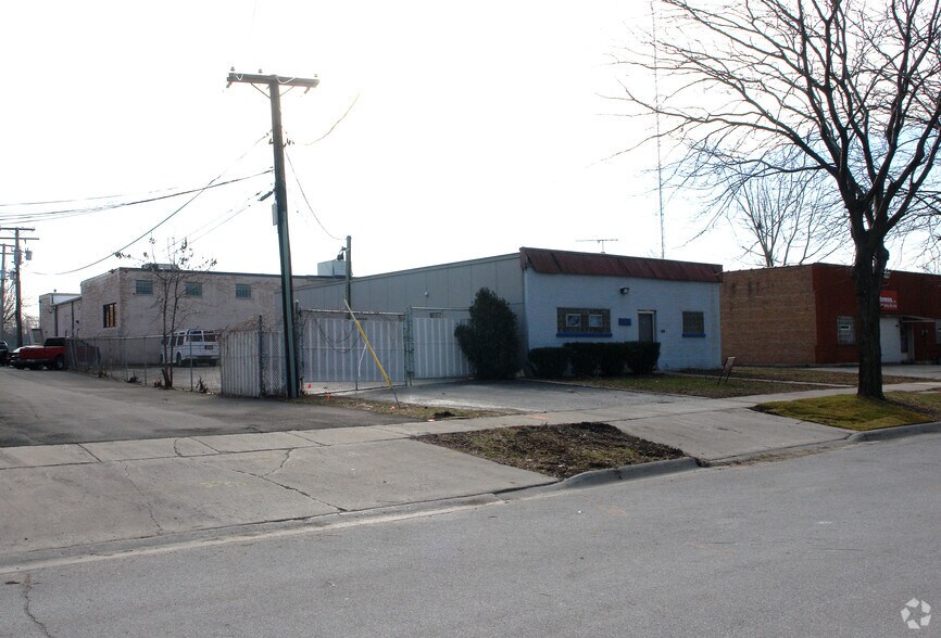 Primary Photo Of 10333 Oxford Ave, Chicago Ridge Warehouse For Sale