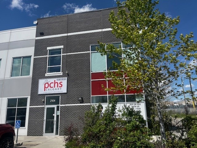 More Photos Of 3961 52nd Ave NE, Calgary Light Distribution For Lease