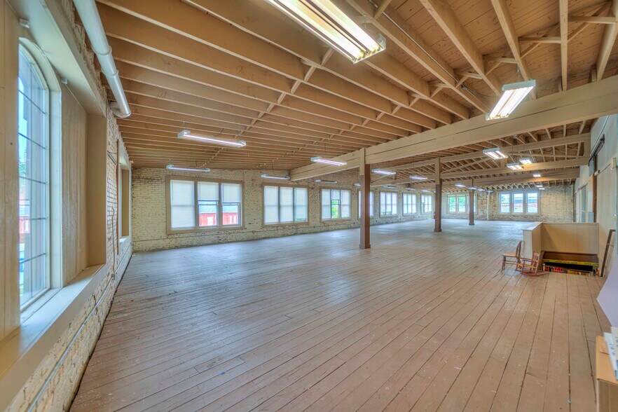 More Photos Of 409 Hupp Ave, Jackson Flex For Sale