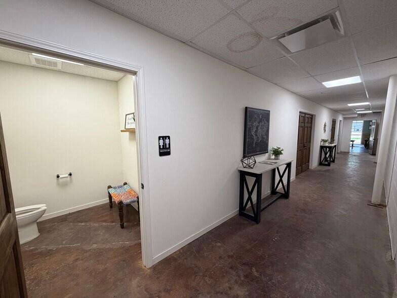 More Photos Of 344 1st St, Flora Restaurant For Lease