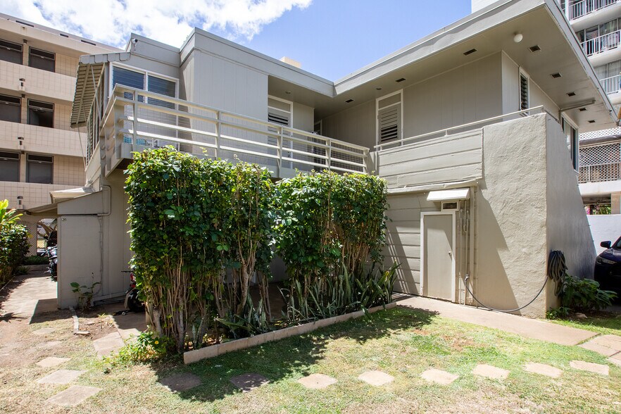 More Photos Of 2517 Ala Wai Blvd, Honolulu Apartments For Sale