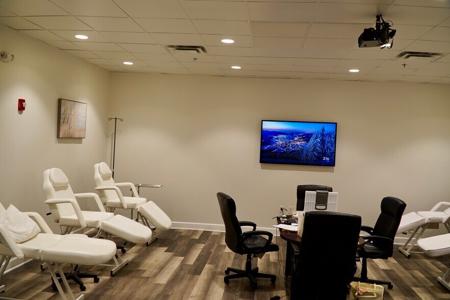 More Photos Of 5850 W Cypress St, Tampa Office For Lease