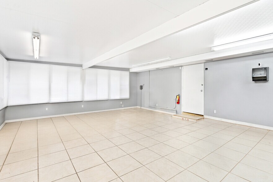 More Photos Of 32347 County Road 473, Leesburg Freestanding For Sale