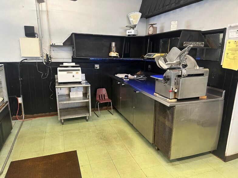 More Photos Of 4134 Grand Blvd, New Port Richey General Retail For Sale