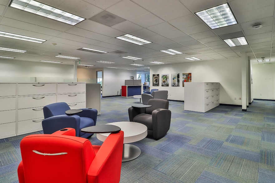 More Photos Of 17323 Ventura Blvd, Encino Office For Lease