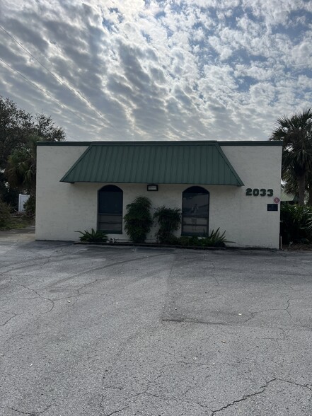 Primary Photo Of 2033 E Edgewood Dr, Lakeland Office For Lease