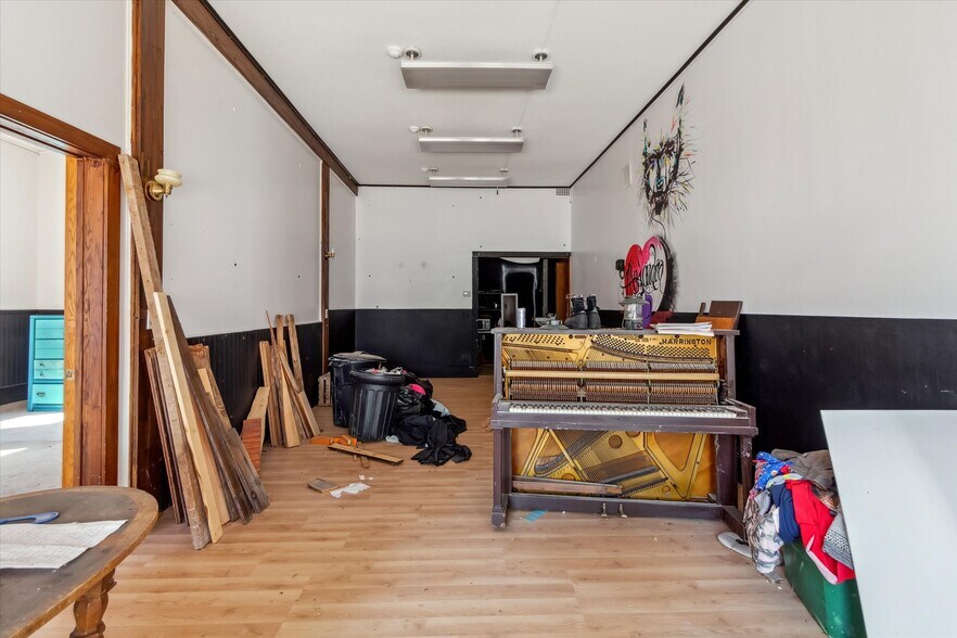 More Photos Of 225 E Superior St, Alma Office For Sale