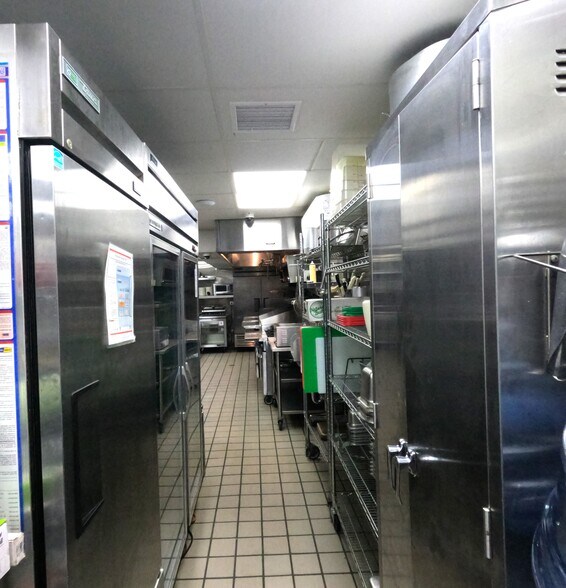 More Photos Of 72 62nd Pl, Long Beach Restaurant For Sale