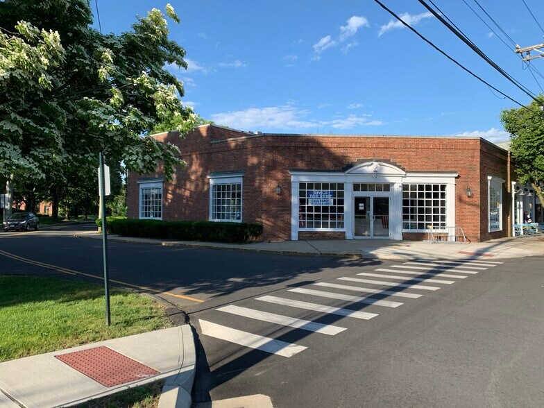 More Photos Of 49-51 Tokeneke Rd, Darien General Retail For Sale