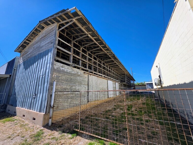 More Photos Of 116 Broadway St, Mertzon General Retail For Sale