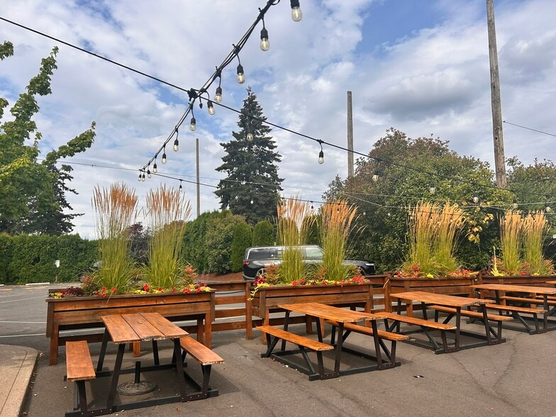 More Photos Of 4703 NE Fremont St, Portland Restaurant For Lease