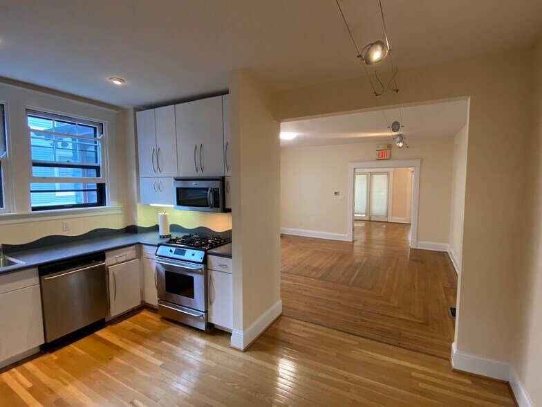More Photos Of 2150 Alpine Pl, Cincinnati Office Residential For Lease