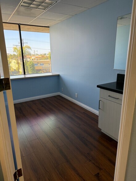 More Photos Of 320 Superior Ave, Newport Beach Medical For Lease