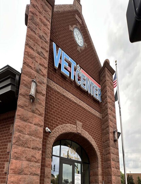 More Photos Of 700 E Main St, Anoka Freestanding For Lease