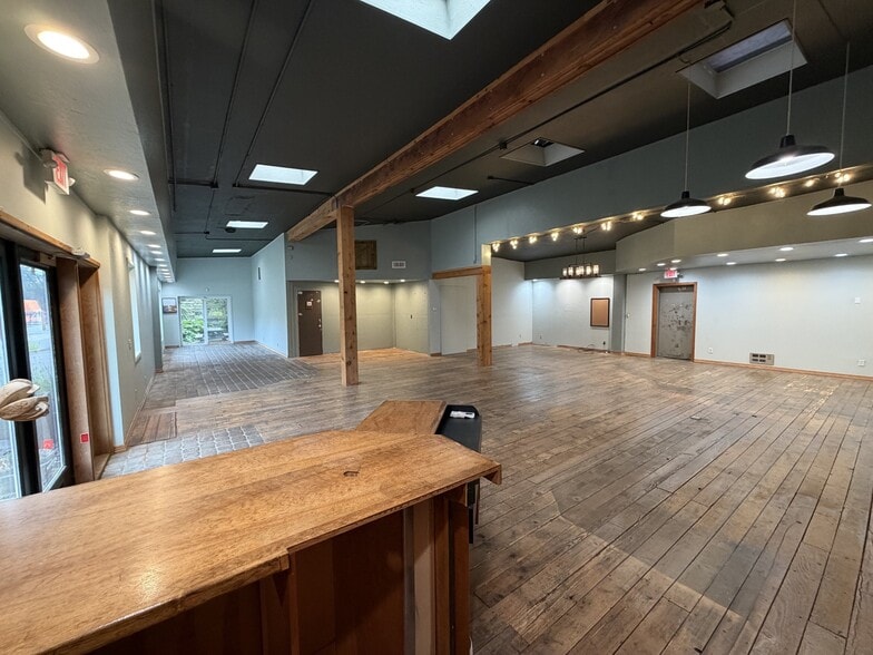 More Photos Of 3001 SW Highway 101, Lincoln City Warehouse For Lease