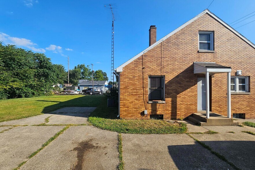 More Photos Of 2945 S Division Ave, Grand Rapids Office Residential For Sale