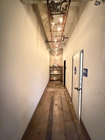 More Photos Of 700 E Broadway, Long Beach Restaurant For Sale