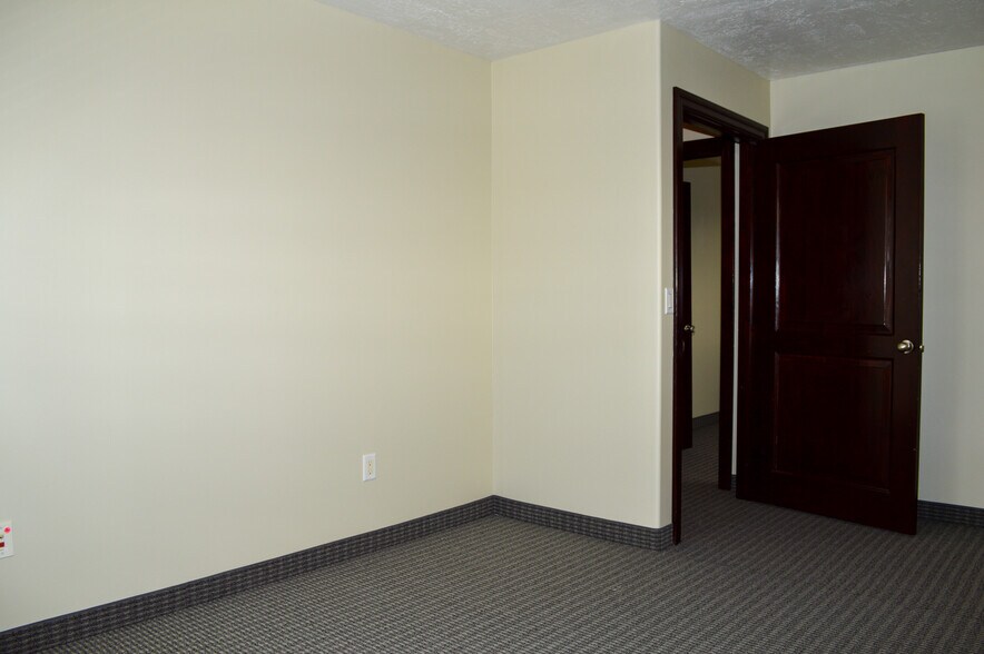 More Photos Of 460 E 1000 N, North Salt Lake Office Residential For Lease