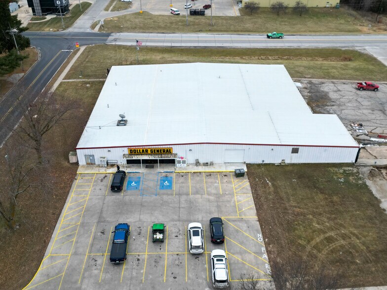 More Photos Of 1700 Bent St, Bedford Storefront For Sale