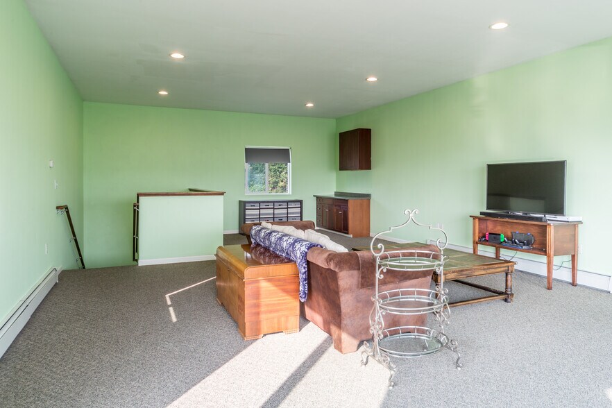 More Photos Of 191 Airport Rd, Port Townsend Airplane Hangar For Lease