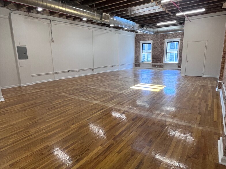 More Photos Of 39 W 14th St, New York Office For Lease