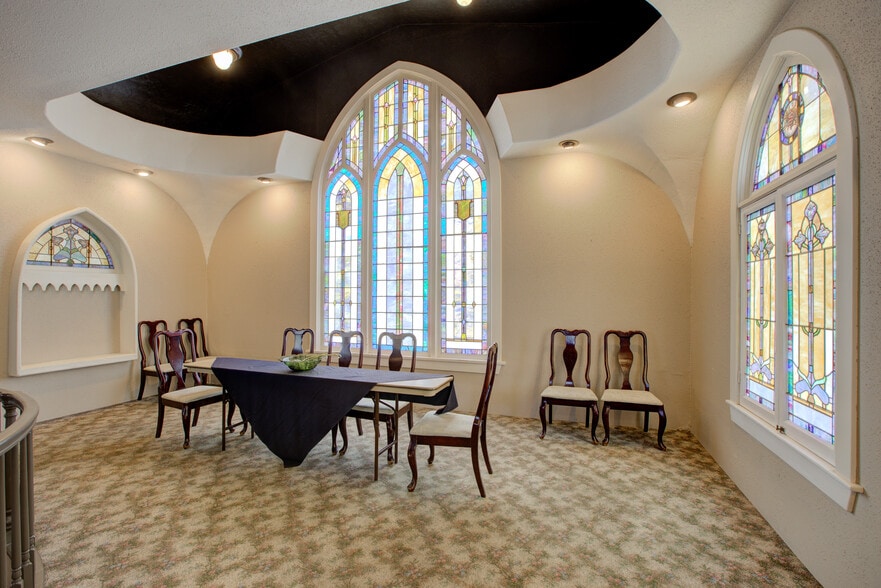 More Photos Of 809 Main Roseburg, Roseburg Lodge Meeting Hall For Sale