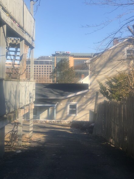 More Photos Of 7 Spruce St, Stamford Apartments For Sale