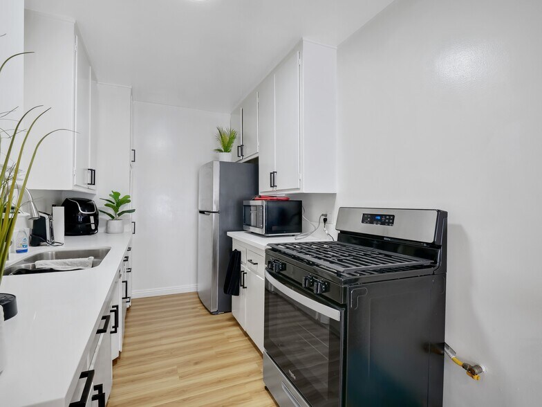 More Photos Of 917 Edgewood St, Inglewood Apartments For Sale