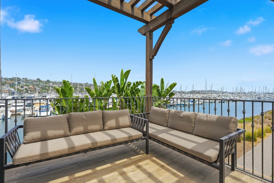 More Photos Of 1551 Shelter Island Dr, San Diego Hotel For Lease