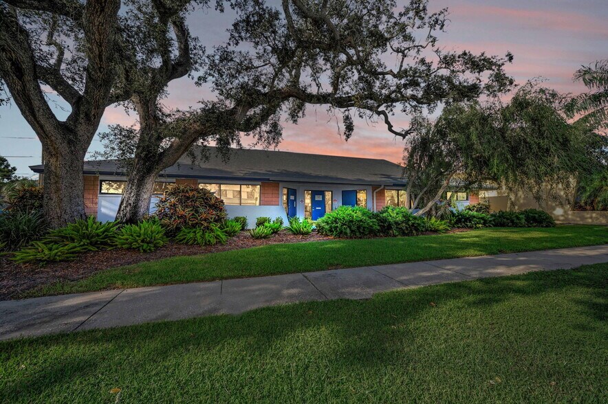 Primary Photo Of 4021 Central Ave, Saint Petersburg Medical For Lease