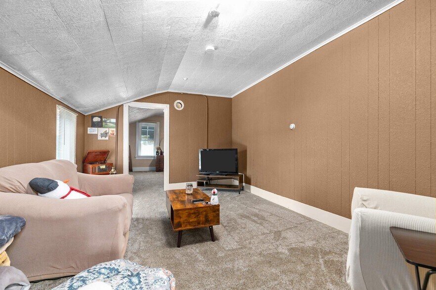 More Photos Of 1027 S Main St, Oshkosh Restaurant For Sale
