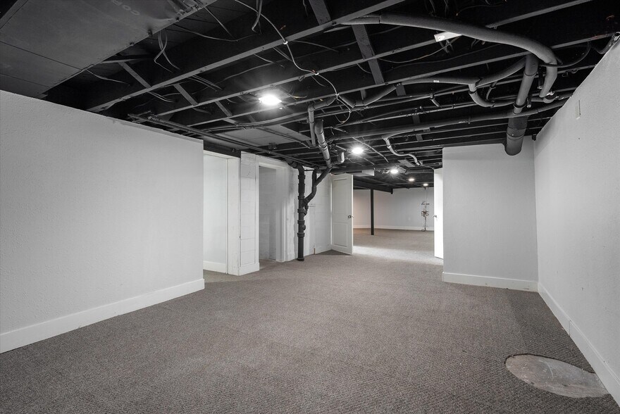 More Photos Of 7518 W Fond Du Lac Ave, Milwaukee Freestanding For Sale