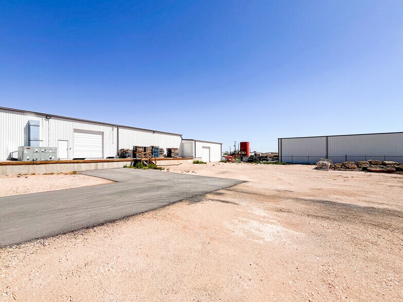 More Photos Of 7 E Industrial Loop, Midland Warehouse For Sale