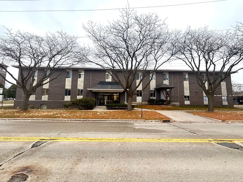 More Photos Of 529 S Jefferson, Green Bay Office For Lease