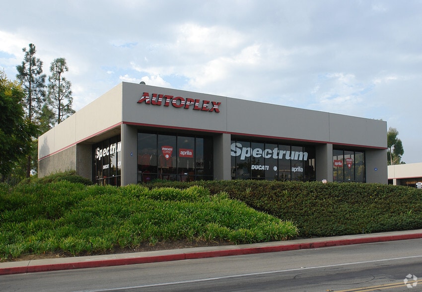 More Photos Of 51 Auto Center Dr, Irvine Auto Repair For Lease