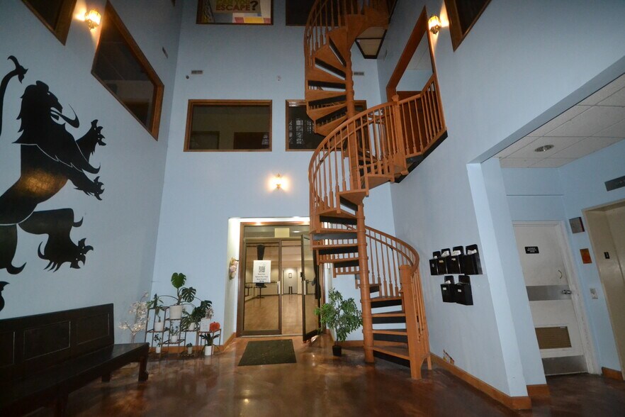 More Photos Of 76-80 S Grove Ave, Elgin Office For Sale