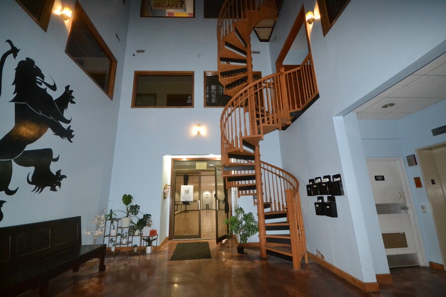 More Photos Of 76-80 S Grove Ave, Elgin Office For Lease